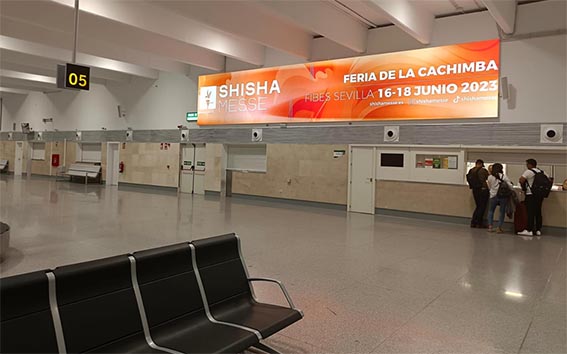 Luminoso especial en cinta 4 en el aeropuerto de Sevilla